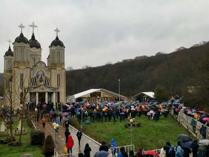 Pelerinaj la pestera Sfântului Apostol Andrei FOTO Eugen Tănăsescu