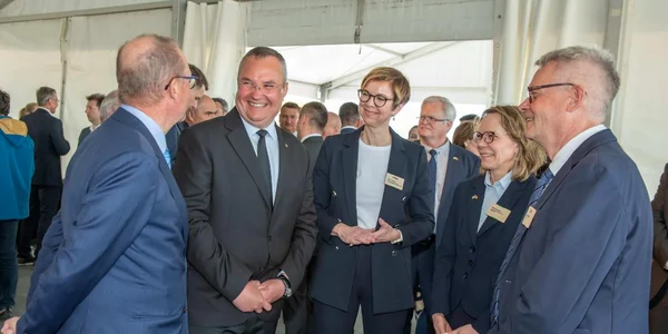 premierul Nicolae Ciuca si Jukka Hienonen, Președintelui CA al Nokian Tyres jpg