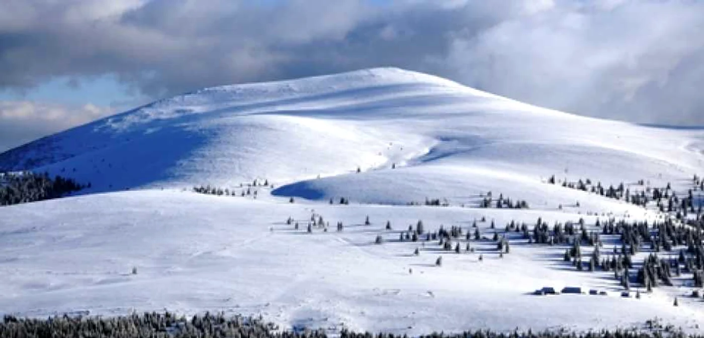 Munţii Sebeşului iarna. Foto: stiri.turismalba.ro