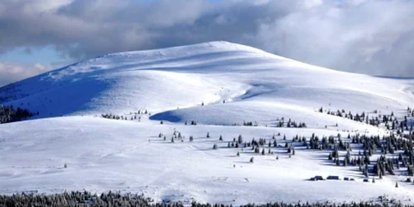 Munţii Sebeşului iarna. Foto: stiri.turismalba.ro