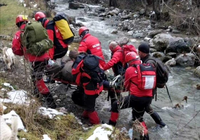 Interventia salvamoniştilor a fost foarte dificilă. Foto Arhivă Adevărul