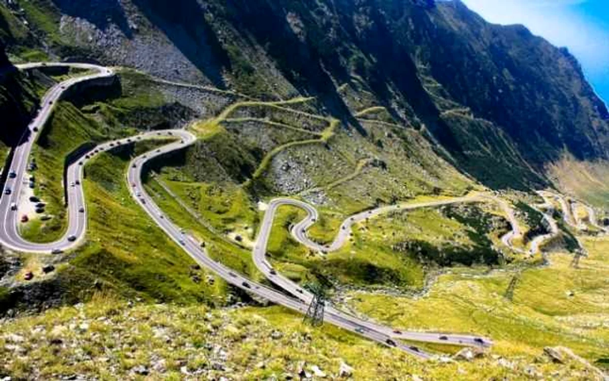 Autorităţile centrale au alocat fonduri pentru realizarea unui studiu privind reabilitarea Transfăgărăşanului şi pentru a se găsi soluţii ca acest drum spectaculos să fie deschis mai mult timp