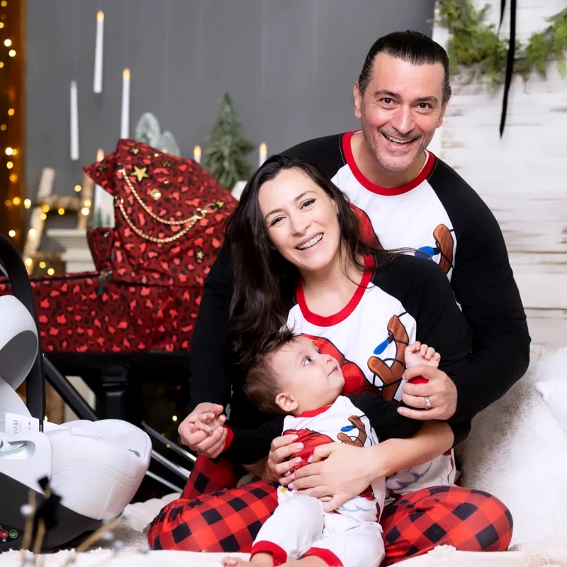 Cătălina Ponor, Bogdan Jianu și fiul lor, Vlad, așteaptă venirea pe lume a următorului membru al familiei. FOTO: Instagram/The Art Place