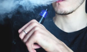 shutterstock 1026039940 adolescenti vaping jpg