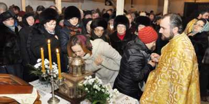 Imagine de la slujba ortodoxă de la Galaţi FOTO Costiuc Petrică