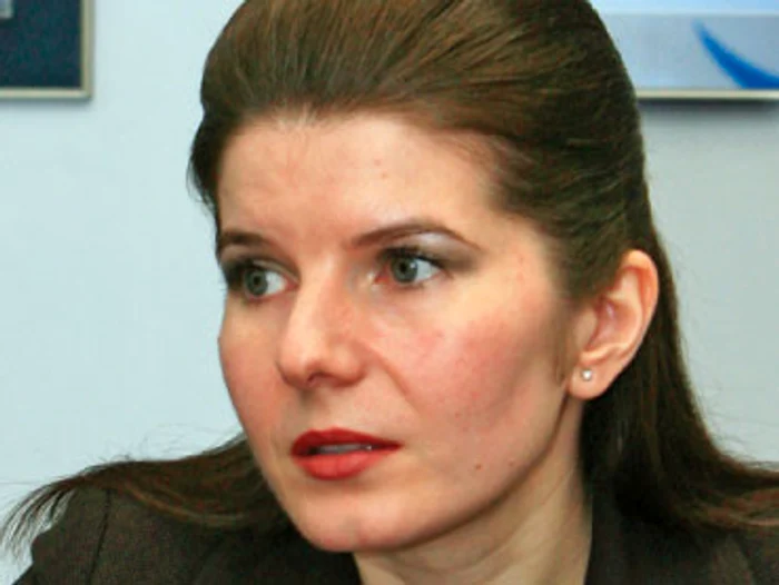 Deputaţii, chemaţi la muncă din vacanţă