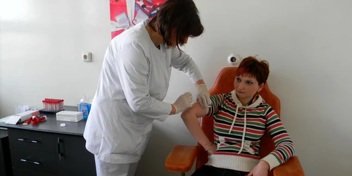 Medicii vă recomandă să faceţi vaccinul antigripal