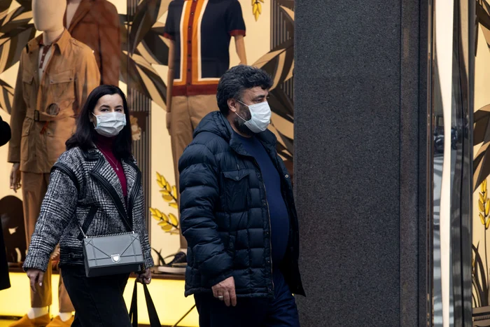 
    Italianul, testat pozitiv cu coronavirus, alături de familia sa Sursă foto: Arhiva personala   