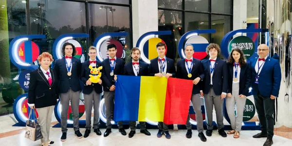 olimpici fizica foto Ministerul Cercetarii jpg