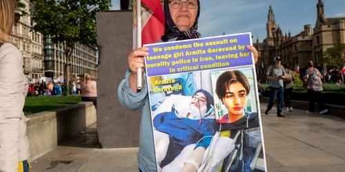 Activista proteastează la Londra față de reținerea lui Armita Garawand 8 oct 2023 profimedia 0811800713 jpg