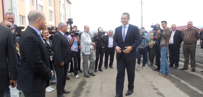 Ponta a fost prezent la repartizarea locuinţelor ANL