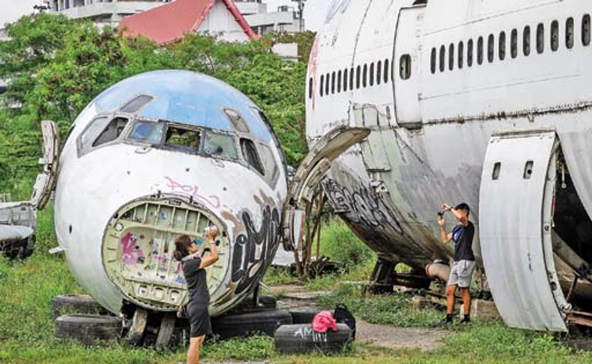 
    Epavele de Boeing 747 au început  să fie populate începând în 2016  