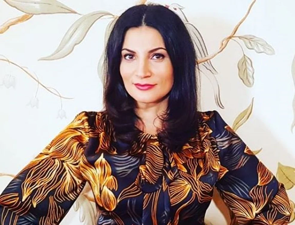 
    Ioana Ginghină  