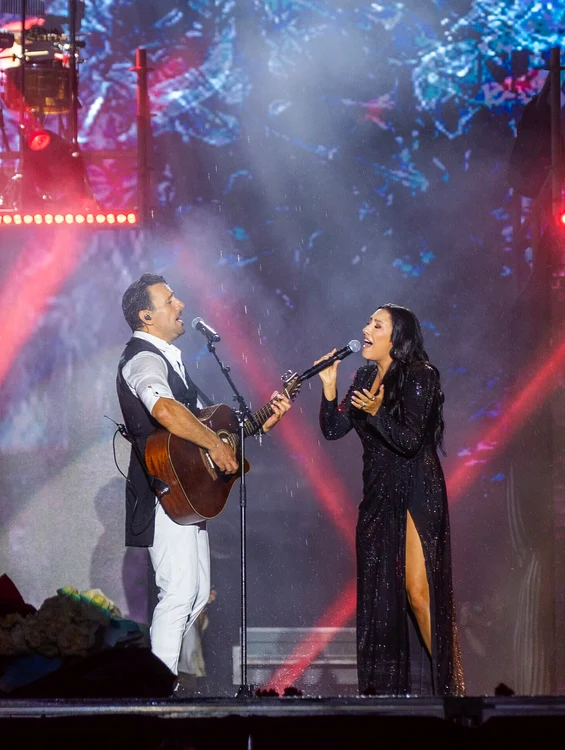 Andra și Nikos Vertis în Piața Constituției jpg