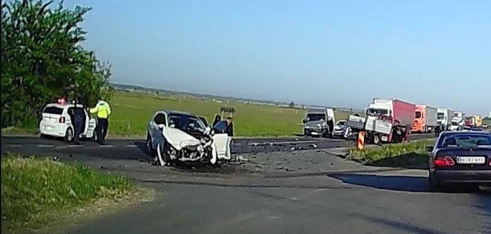 Accident cu patru maşini pe DN25 din Galaţi. Un bărbat de 70 de ani a fost preluat de ambulanţă 