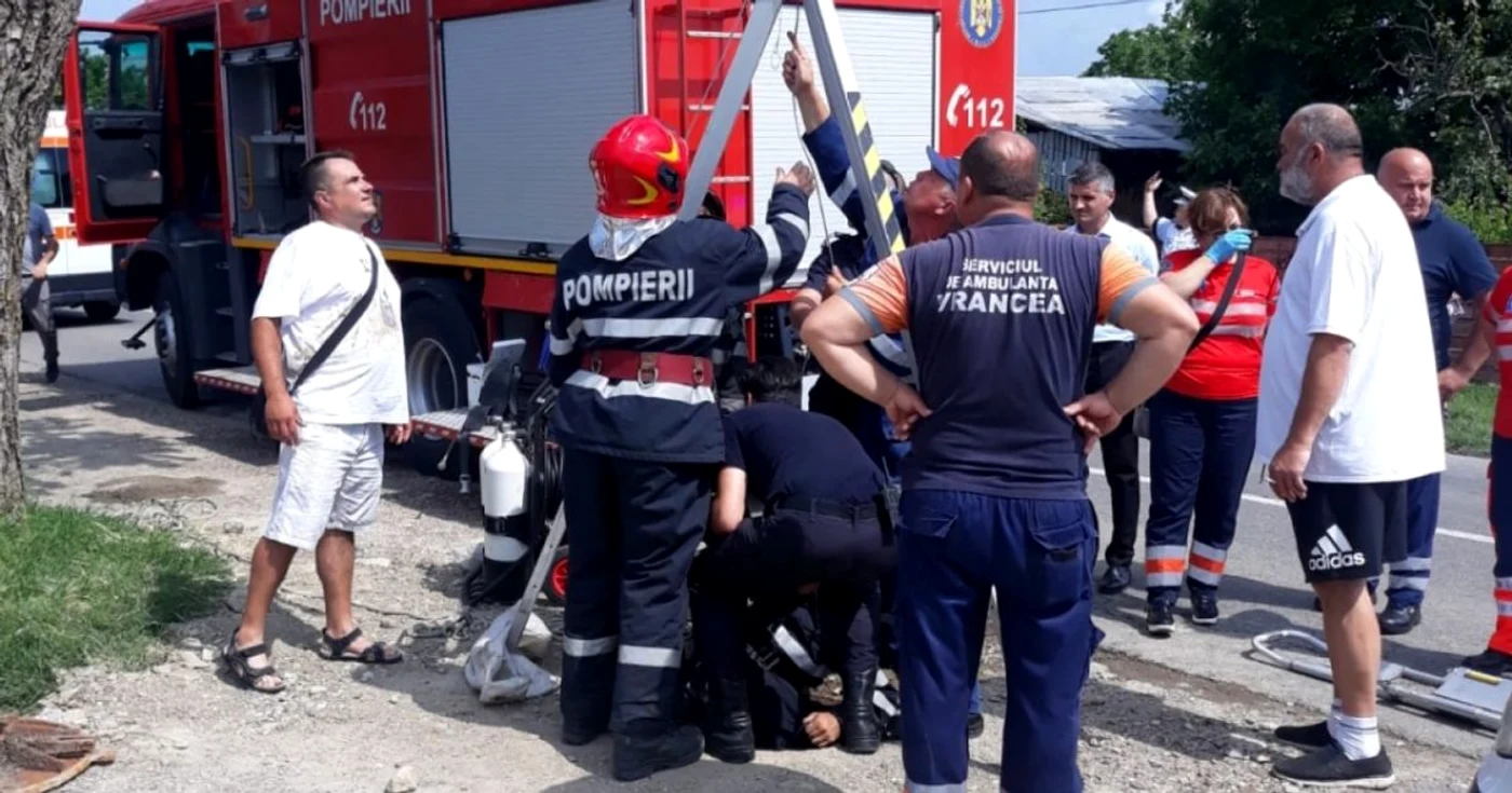 Pompierii au intervenit la faţa locului  FOTO: George Dumitru