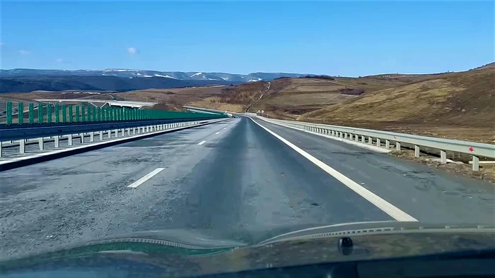 
    Pe cei aproape 62 de km din A3 Transilvania care leagă Nădăşelu de Câmpia Turzii nu circulă nici o mașinăFoto: Asociaţia Pro Infrastructura  
