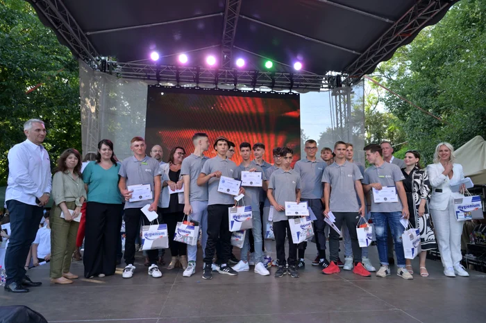 O parte din elevii premiați la Gala Excelenței în Educație FOTO Liberty Galați