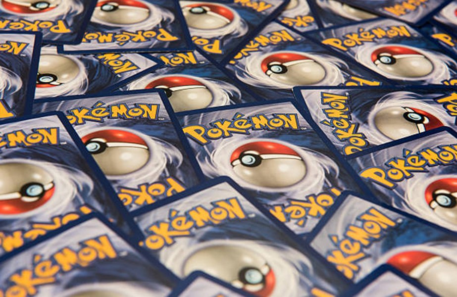 Un pensionar a devenit milionar datorită unei colecții Pokémon pe care o ținuse ani întregi în pod