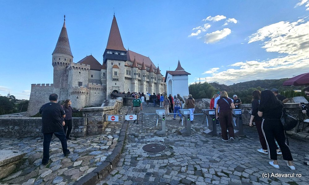 Județul Hunedoara a pierdut o treime din populație în trei decenii, dar a devenit „magnet” pentru turiști