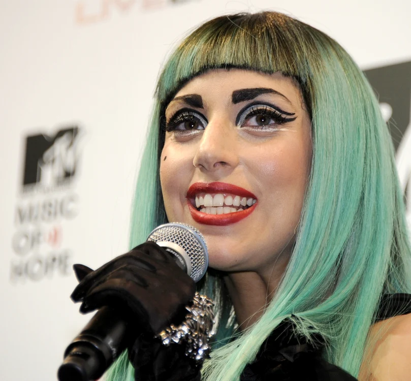 Gaga a lansat o campanie prin care ajută persoanele ce suferă de anorexie şi bulimie