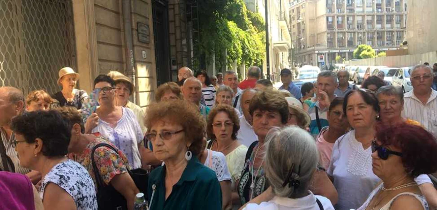 coada pensionari vacanta grecia