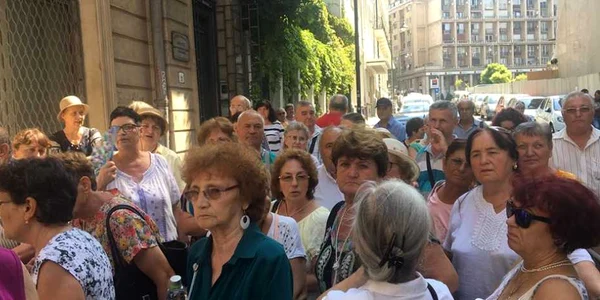 coada pensionari vacanta grecia