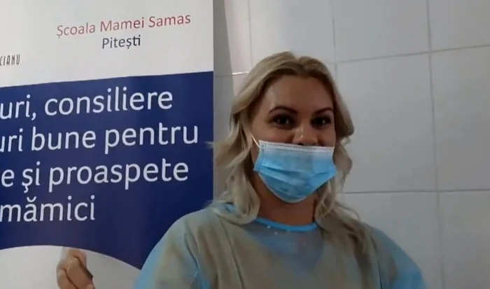 Andra Bivol Costea a interpretat cântece de leagăn, în secţia de Obstetrică-Ginecologie Foto captură SJUP