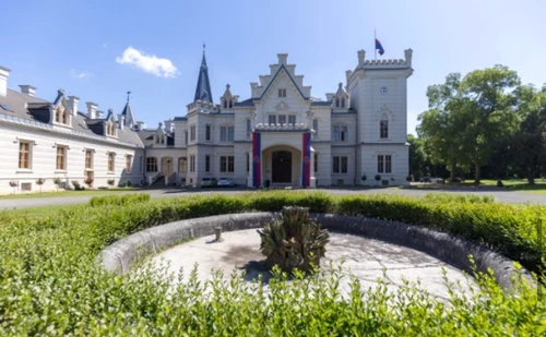 Concurenții din „Trădătorii” au avut parte de condiții de lux la un castel de basm din Europa foto: Pro TV 