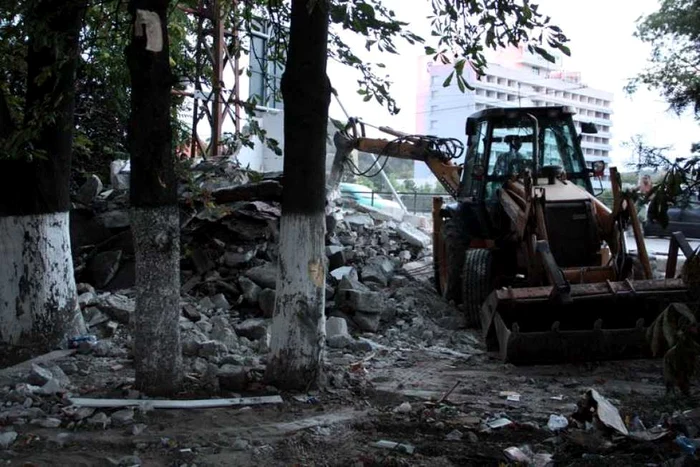 Chioşcul de pe podul Dacia a fost demolat