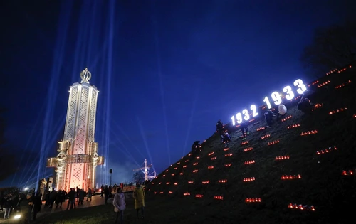 Candele aprinse la Memorialului Holodomorului FOTO EPA-EFE