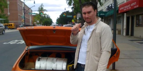 Dacia lui Eduard este vedetă în America