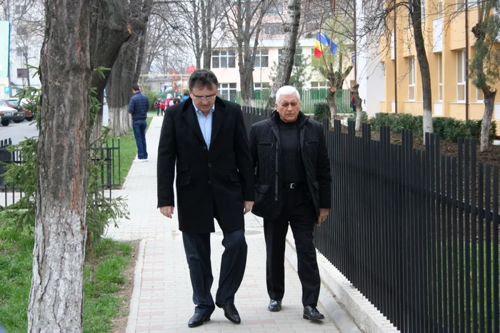 Marian Oprişan, alături de Decebal Bacinschi. FOTO: Adevărul