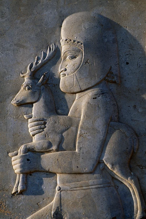 Provizii pentru banchetul regelui – detaliu al unui basorelief aflat în Palatul lui Xerxes, din situl Persepolis, Iran (sec. VI-V î.Hr.)