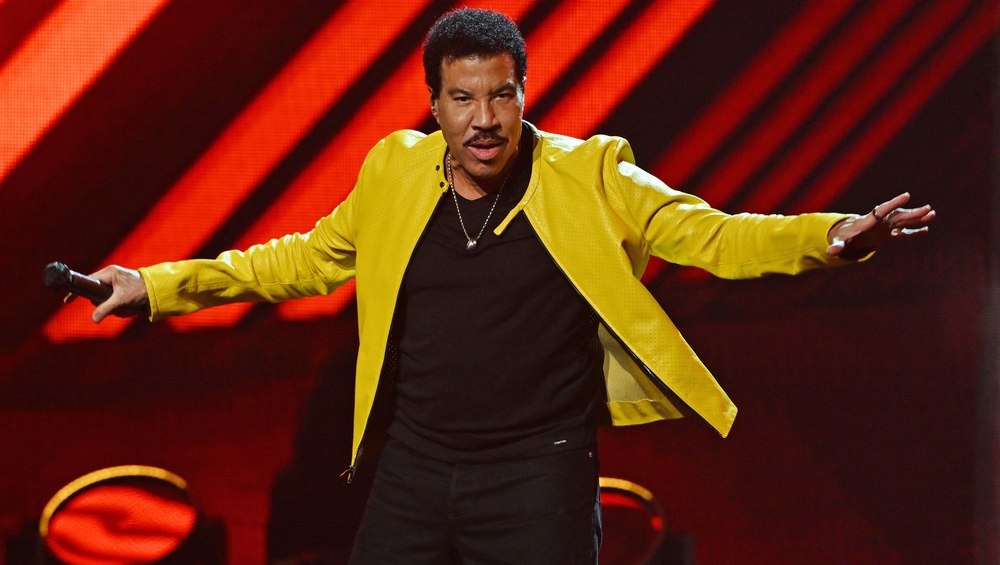 Ce credeau medicii că a pățit Lionel Richie, după ce i se făcuse rău pe scenă. L-au internat direct la terapie intensivă!