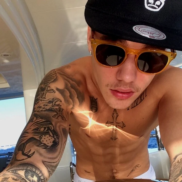 
    Justin şi Shanina pe iaht Foto INFphoto.com  