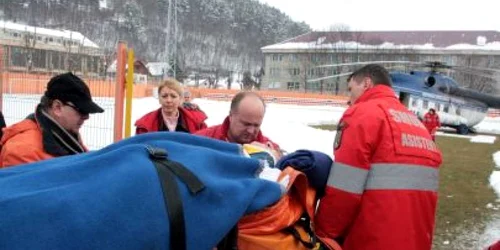 Doctorul Corneliac a fost transportat la Iaşi cu elicopterul