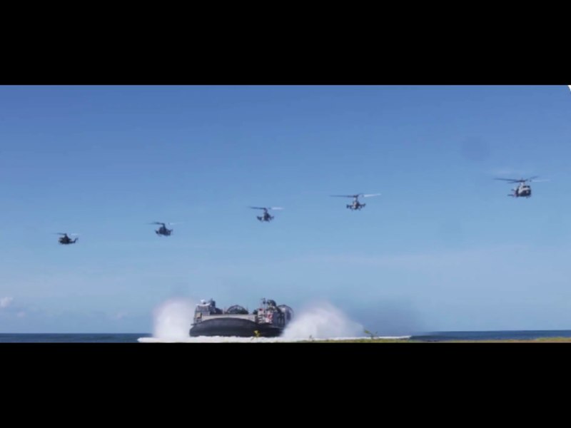 Pușcașii marini ai SUA desfășurați în Caraibe fac manevre de debarcare și infiltrare în contextul tensiunilor cu Venezuela