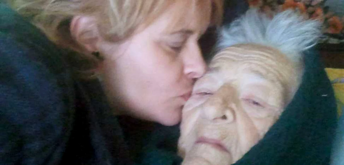 Mamaia Lola alături de nepoata sa, Chelmus Cristina FOTO: Arhivă personală