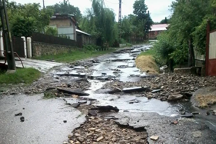 Drumul de la Nenciuleşti a devenit impracticabil