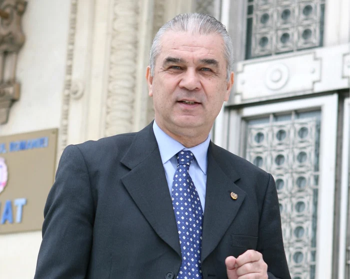 Senatorul UNPR Anghel Iordănescu şi-a depus candidatura la Primăria Capitalei. (Foto arhivă)