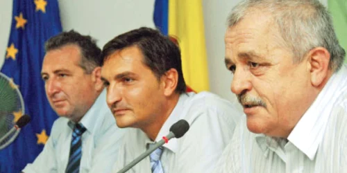 Dan Gherghelaş (stânga) şi Decebal Traian Remeş au administrat, în 2007, sistemul APIA