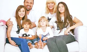 Cu toți copiii: Andreea (28 de ani), Maria  (20 ani), Mina (7 ani şi jumătate) şi Toma (5 ani) jpeg