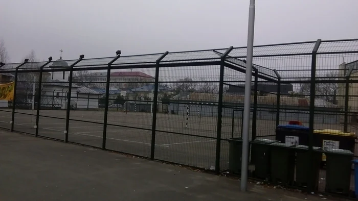 Terenul de sport al Şcolii Ştefan cel Mare