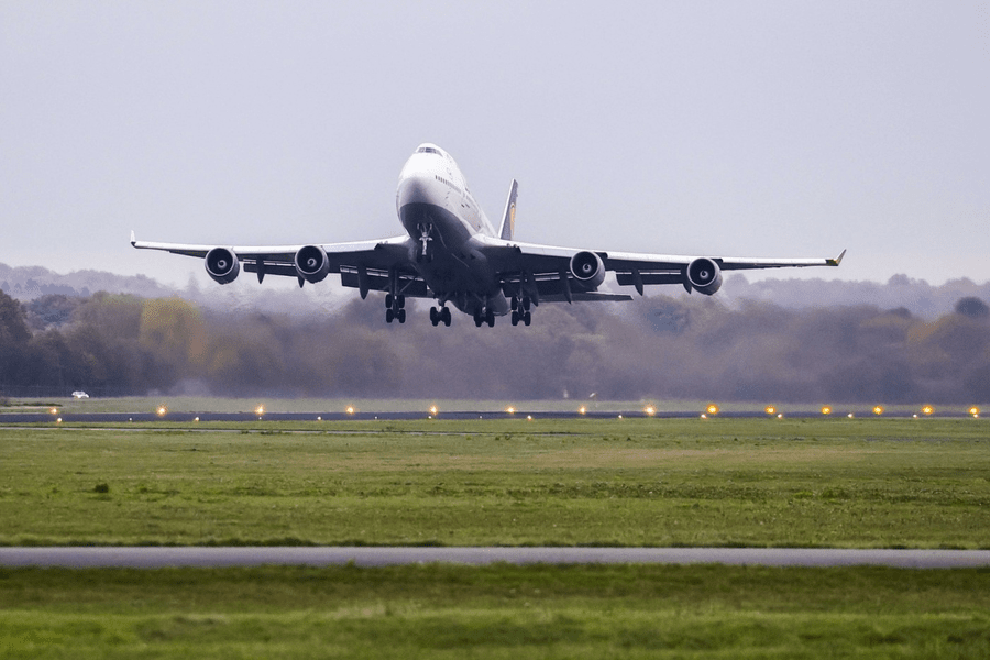 Un avion nou, comandat de un prinț saudit, a ajuns la fier vechi după doar 30 de ore de zbor VIDEO  