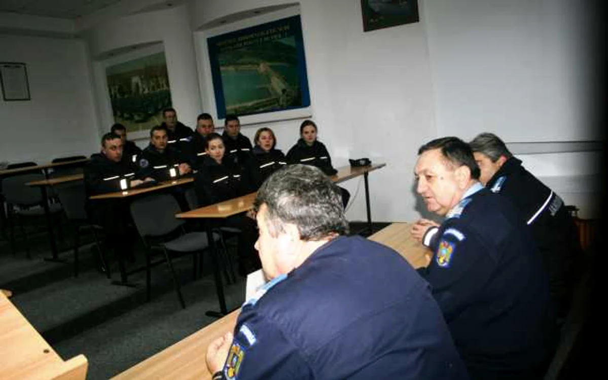 Conducerea Jandarmeriei Mehedinţi a avut o primă întâlnire cu aceşti elevi FOTO IJJ Mehedinţi