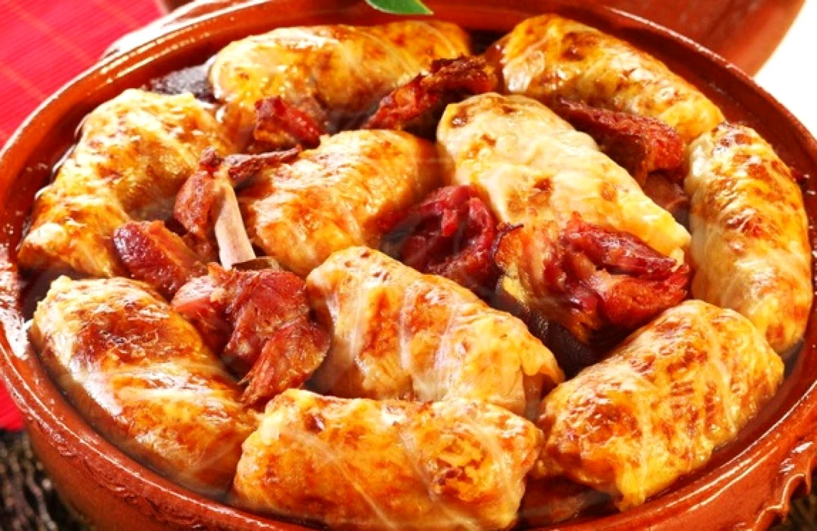 Sarmalele în foi de varză, un deliciu FOTO Adevărul