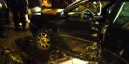 Pentru scoaterea şoferului din maşină a fost nevoie de intervenţia serviciului de descarcerare