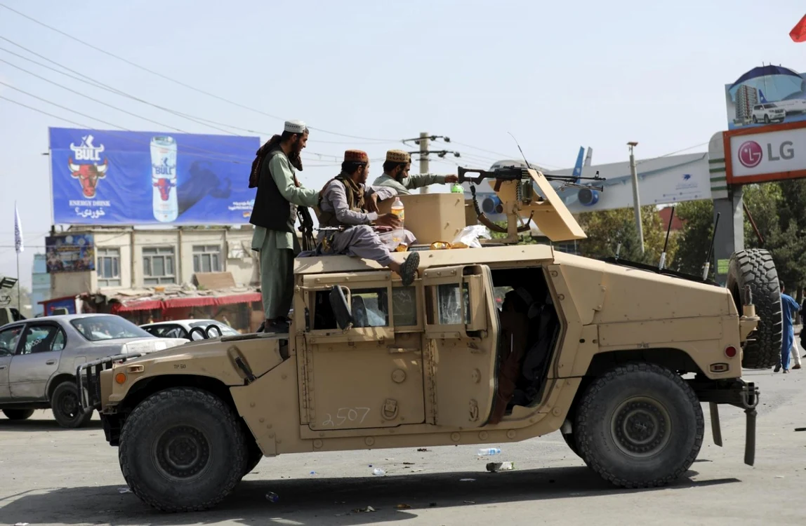 Talibanii au pus m#na pe un adevarat arsenal american