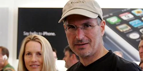  Steve Jobs şi soţia sa